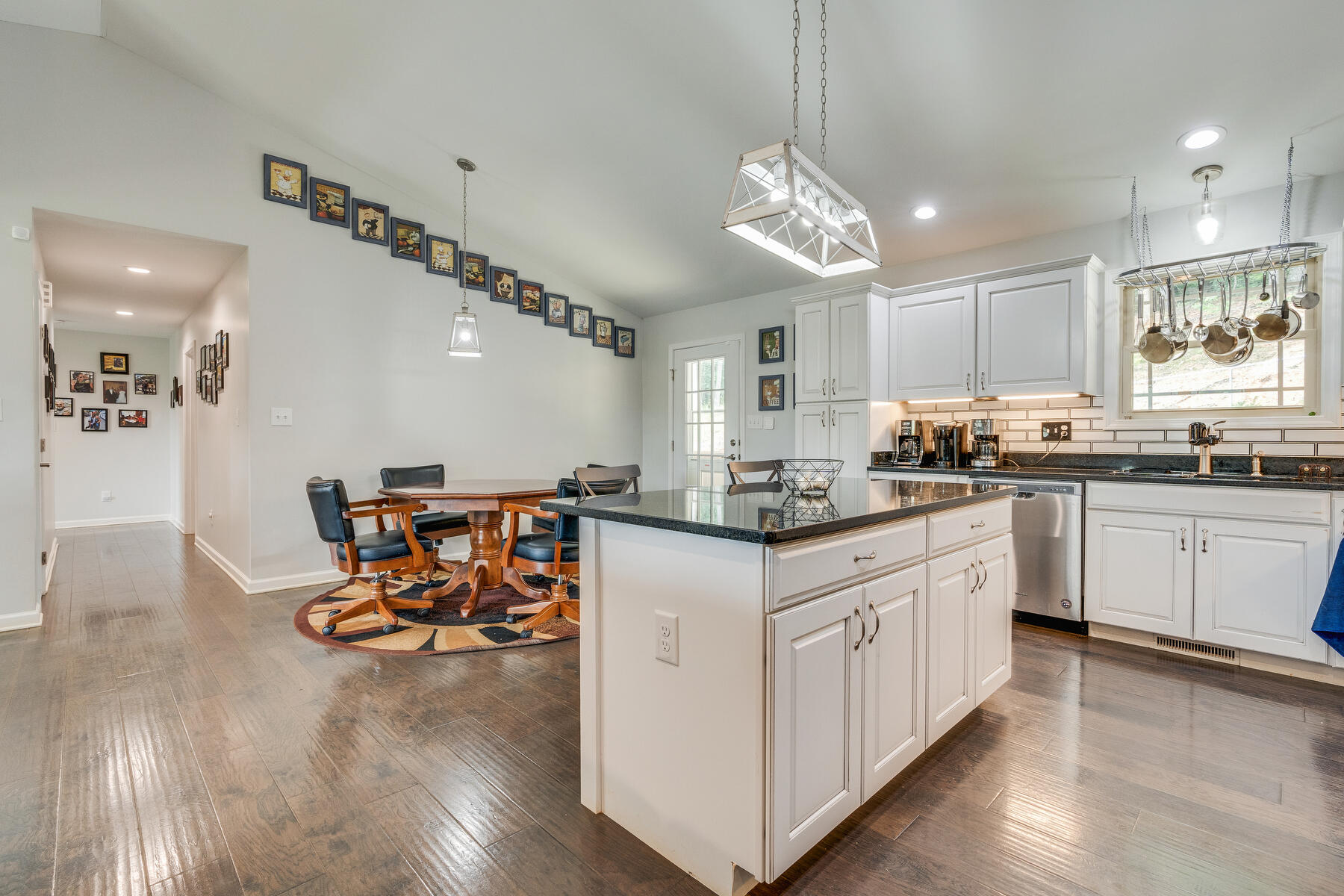 877 Cedar Branch Road Kingsport, TN 37664 - Photo 9 of 41 011