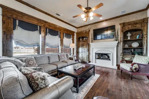 $724,999 | 117 Woodland Drive, Krugerville, TX 76227