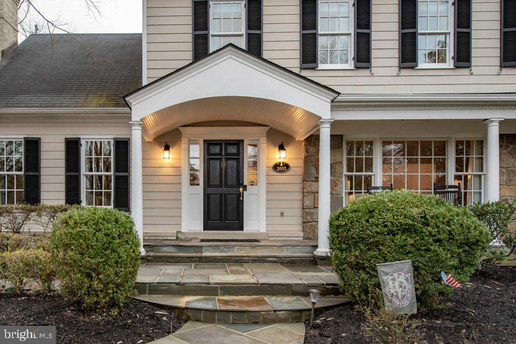 2003 Windmill Lane Alexandria, VA 22307 - Photo 3 of 46