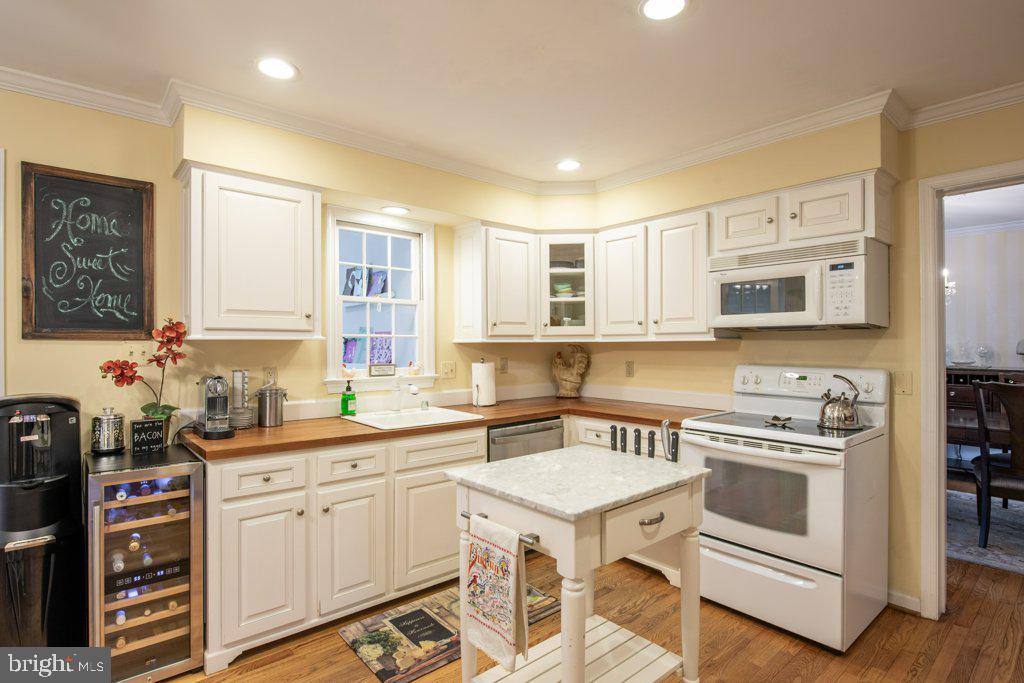 2003 Windmill Lane Alexandria, VA 22307 - Photo 10 of 46