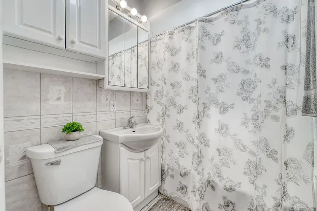 $274,900 | 10305 South Avenue O, Chicago, IL 60617