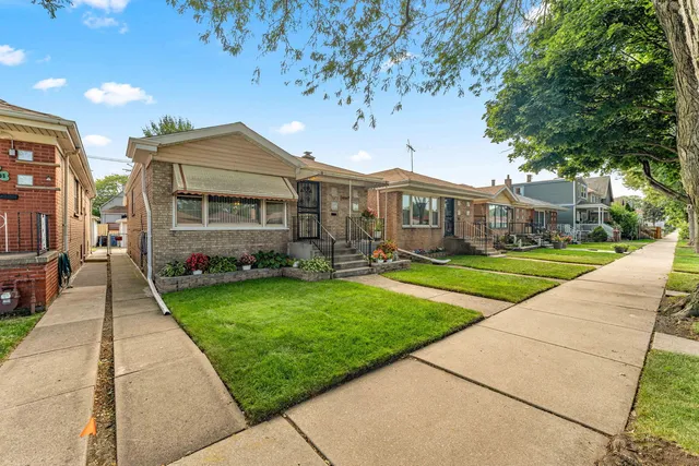 $274,900 | 10305 South Avenue O, Chicago, IL 60617