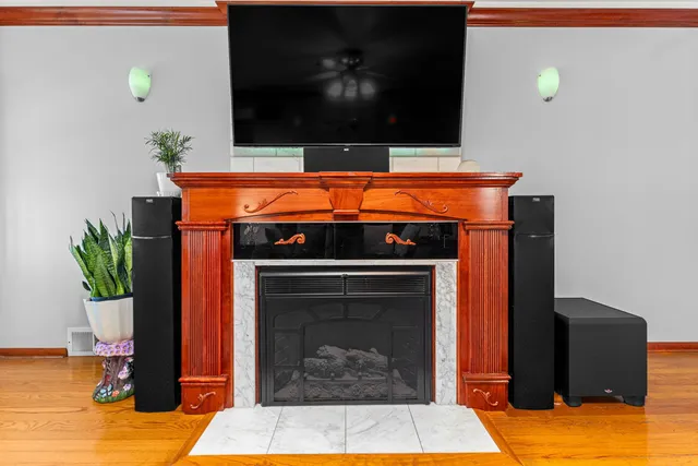 $274,900 | 10305 South Avenue O, Chicago, IL 60617