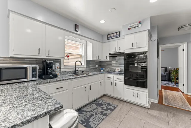 $274,900 | 10305 South Avenue O, Chicago, IL 60617