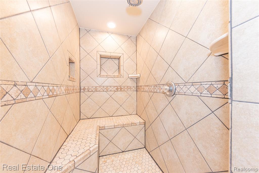 912 North Wixom Road Wixom, MI 48393 - Photo 25 of 49