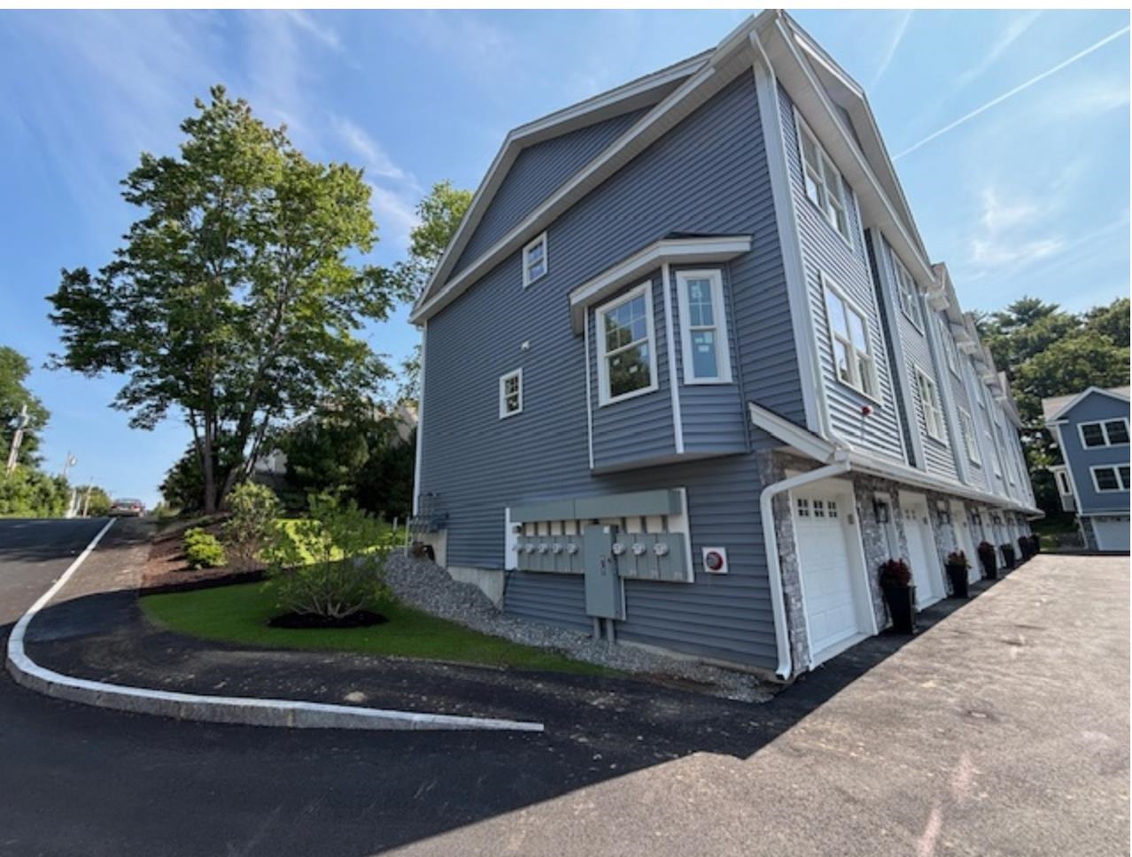 32 Charter Street, Unit 6 Exeter, NH 03833 - Photo 2 of 25 Gallery Image 2