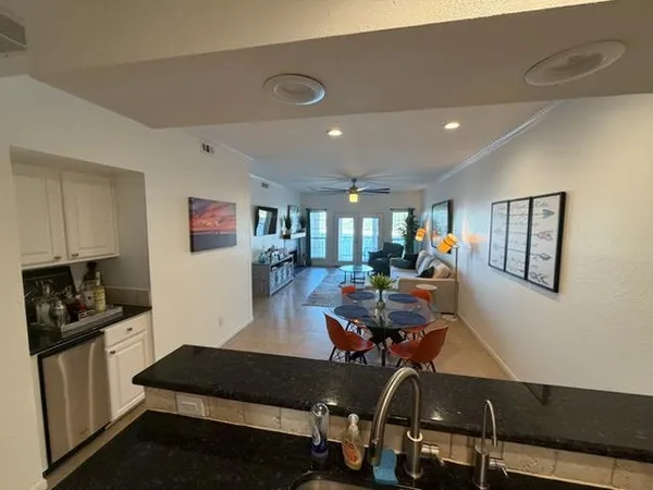 $2,200 | 3404 American Drive, Unit 3202, Lago Vista, TX 78645