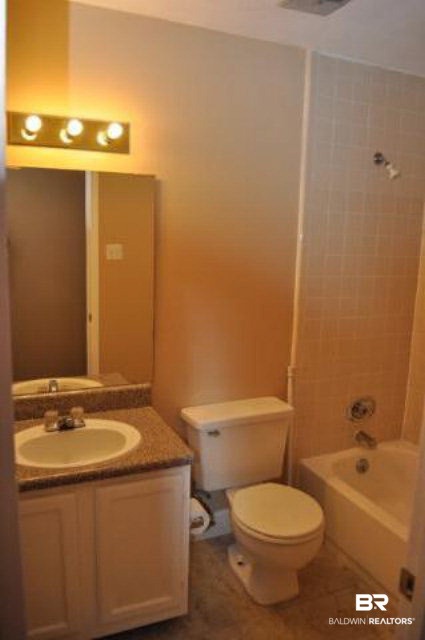 6701 Dickens Ferry Road, Unit 72 Mobile, AL 36608 - Photo 14 of 20 Bathroom 1