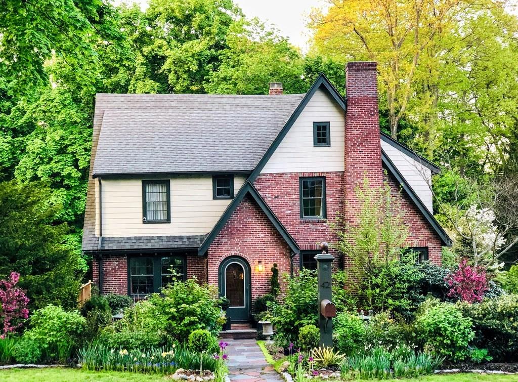 42 Longfellow Road Wellesley, MA 02481 - Photo 2 of 37