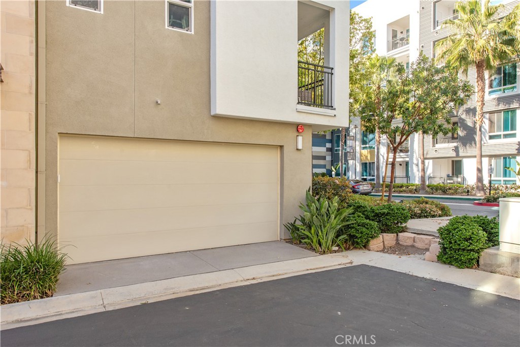 2208 Synergy Irvine, CA 92614 - Photo 19 of 22 a view of a backyard