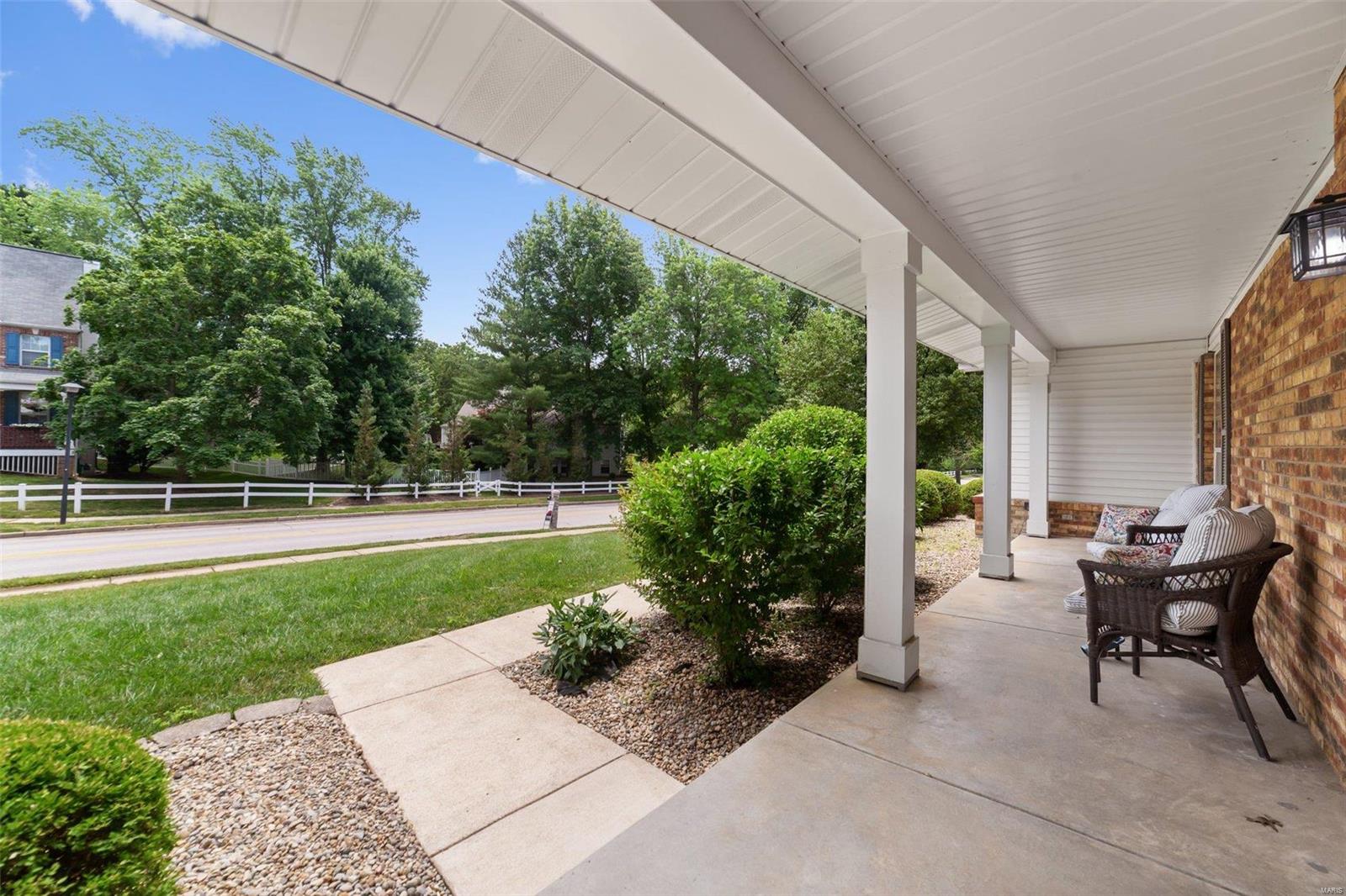 363 Ries Bend Road Ballwin, MO 63021 - Photo 3 of 39