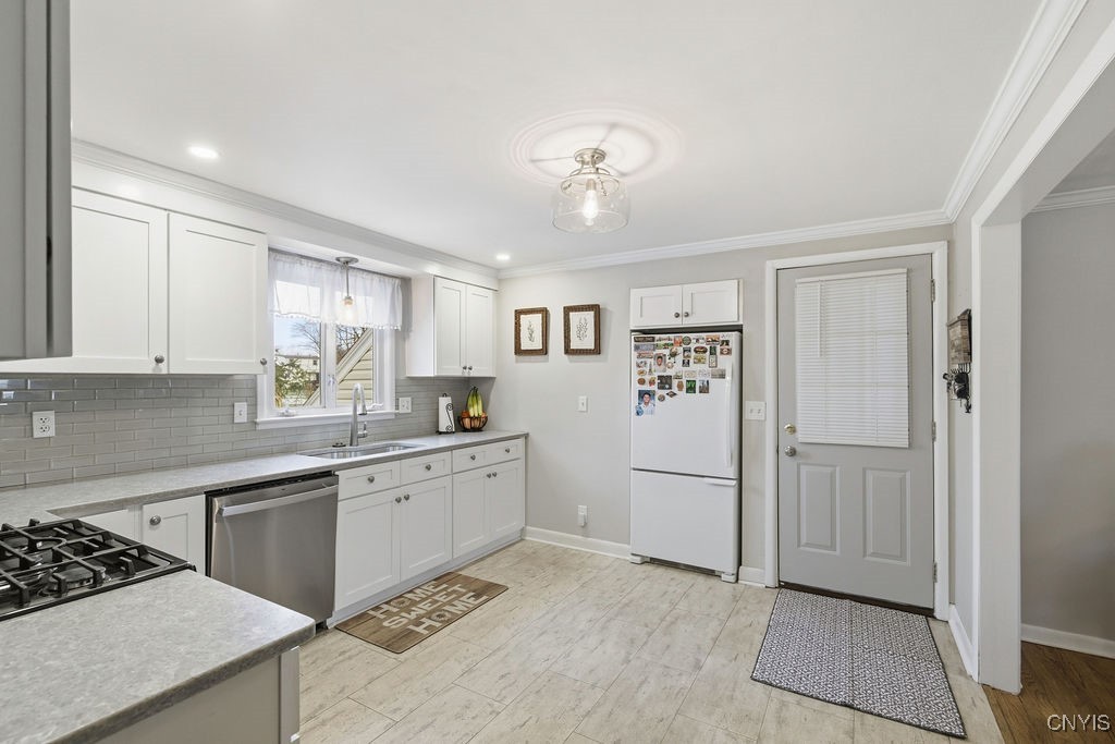 314 Davis Street Manlius, NY 13057 - Photo 13 of 37