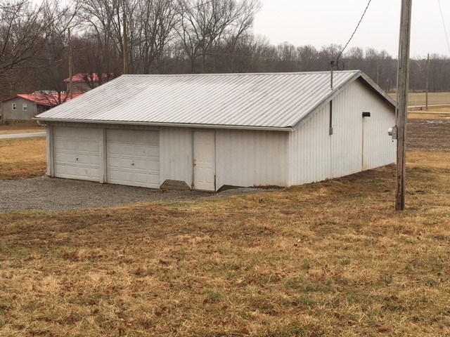 7028 East Blue River Road Pekin, IN 47165 - Photo 11 of 30