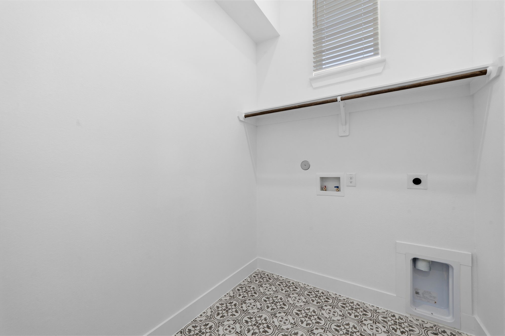 18103 Scarlett Hummingbird Court Conroe, TX 77302 - Photo 23 of 43 a view of small space with racks on the wall