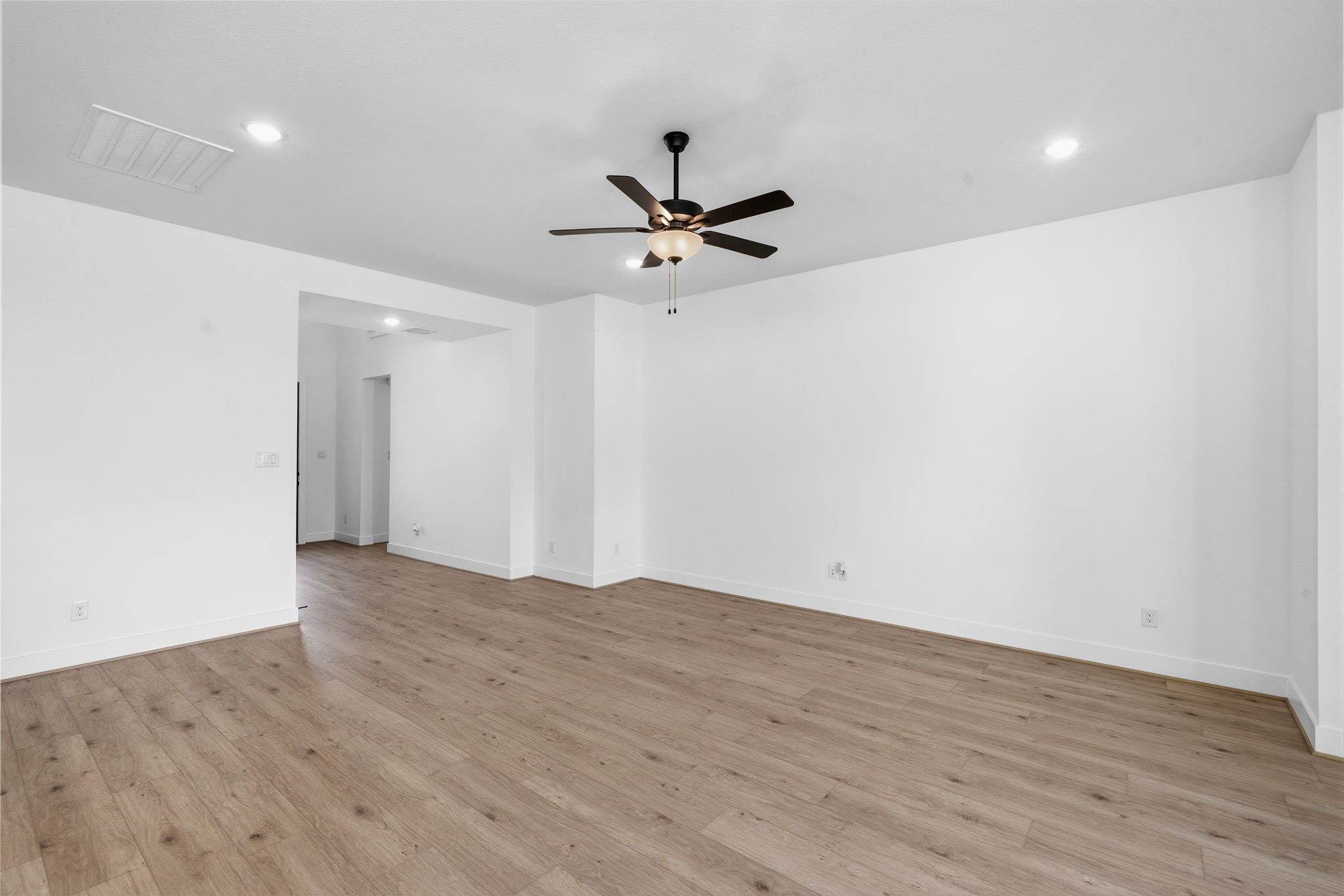 18103 Scarlett Hummingbird Court Conroe, TX 77302 - Photo 9 of 43