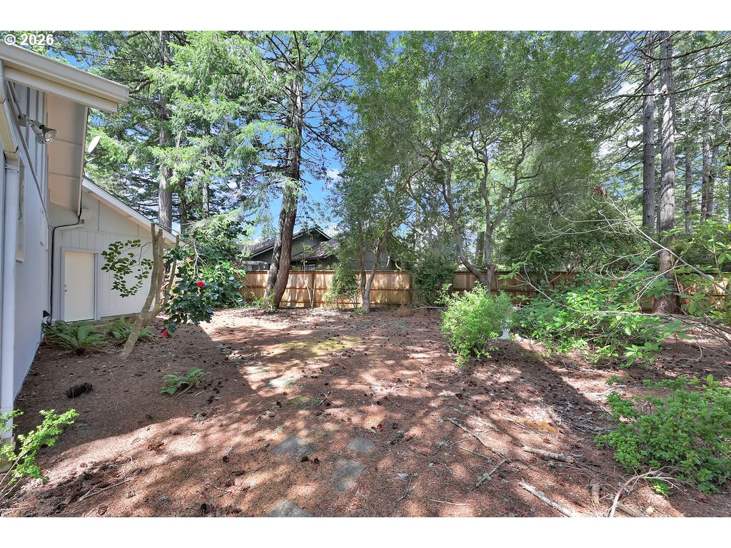 2372 South 22nd Court Florence, OR 97439 - Photo 30 of 33