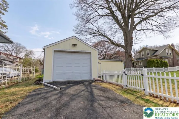 $369,900 | 345 8th Avenue, Bethlehem, PA 18018