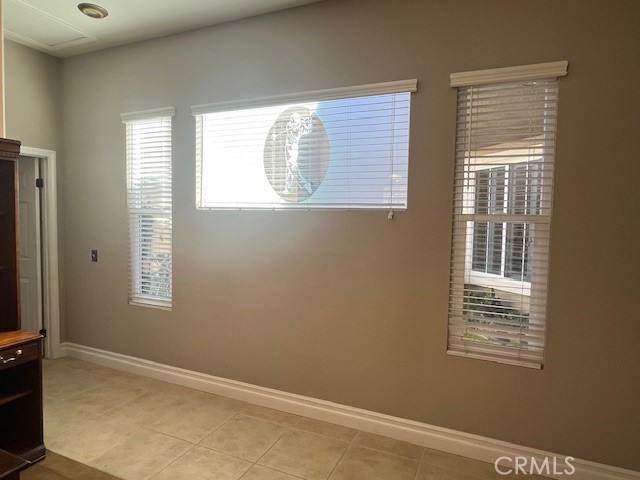 2012 Melbourne Circle Banning, CA 92220 - Photo 15 of 48 Golfer Etched Window in Den