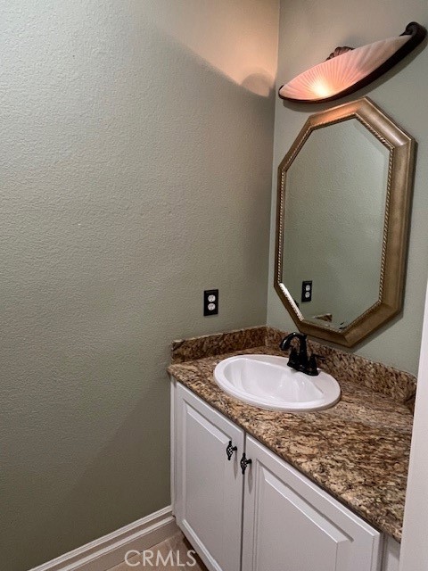 2012 Melbourne Circle Banning, CA 92220 - Photo 16 of 48 Powder Room