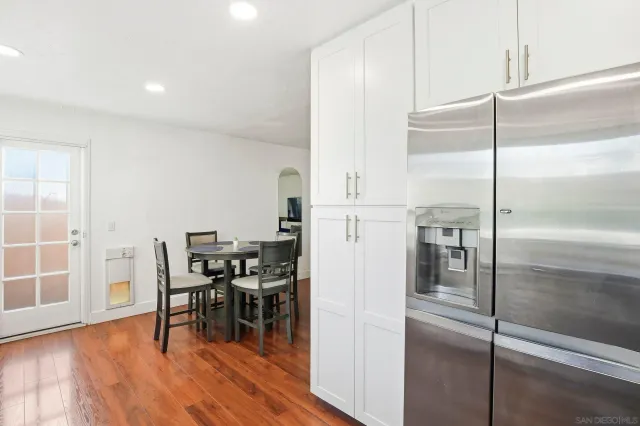 a kitchen with kitchen island a counter top space and appliances