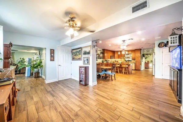 $1,100,000 | 6890 Southwest 57th Street, Davie, FL 33314