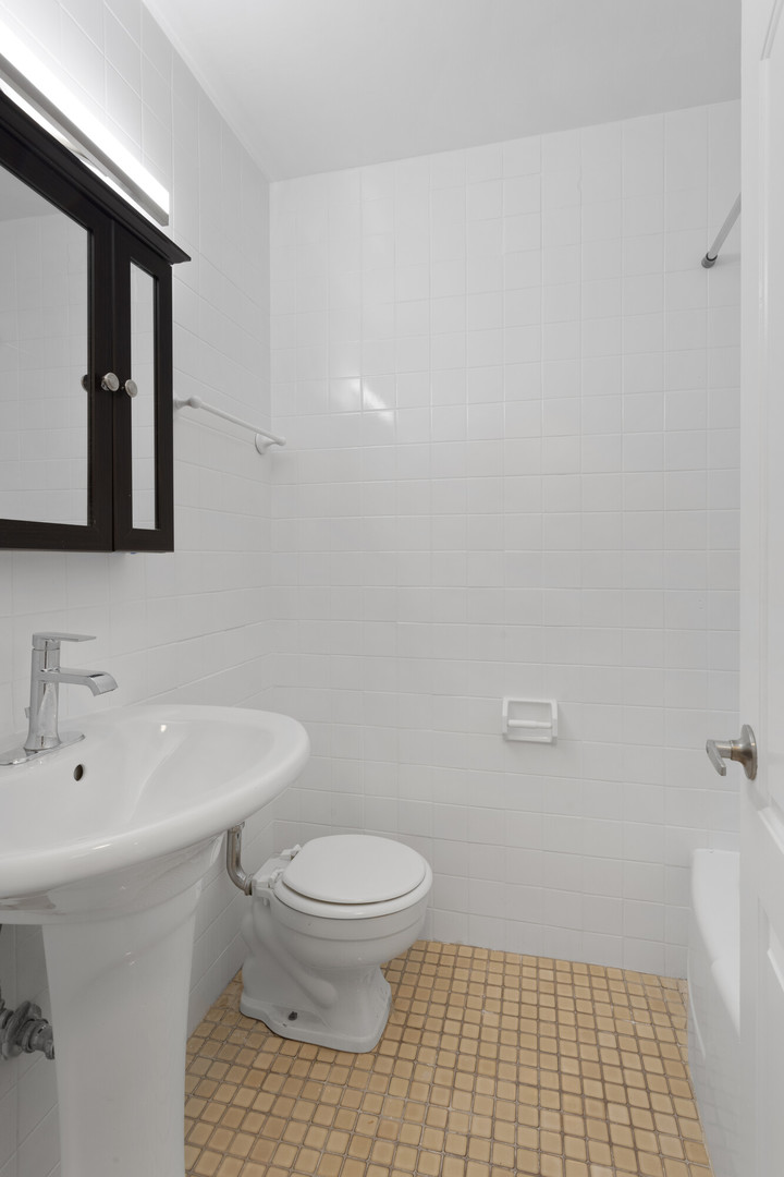 5858 North Sheridan Road, Unit 307 Chicago, IL 60660 - Photo 12 of 17