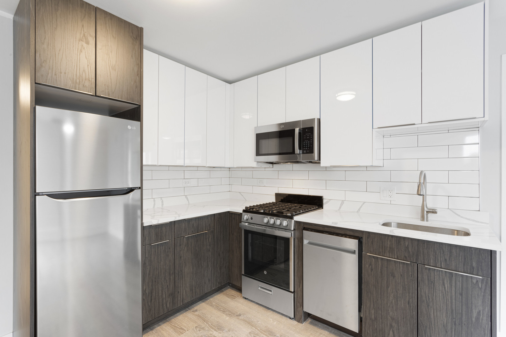 5858 North Sheridan Road, Unit 307 Chicago, IL 60660 - Photo 3 of 17