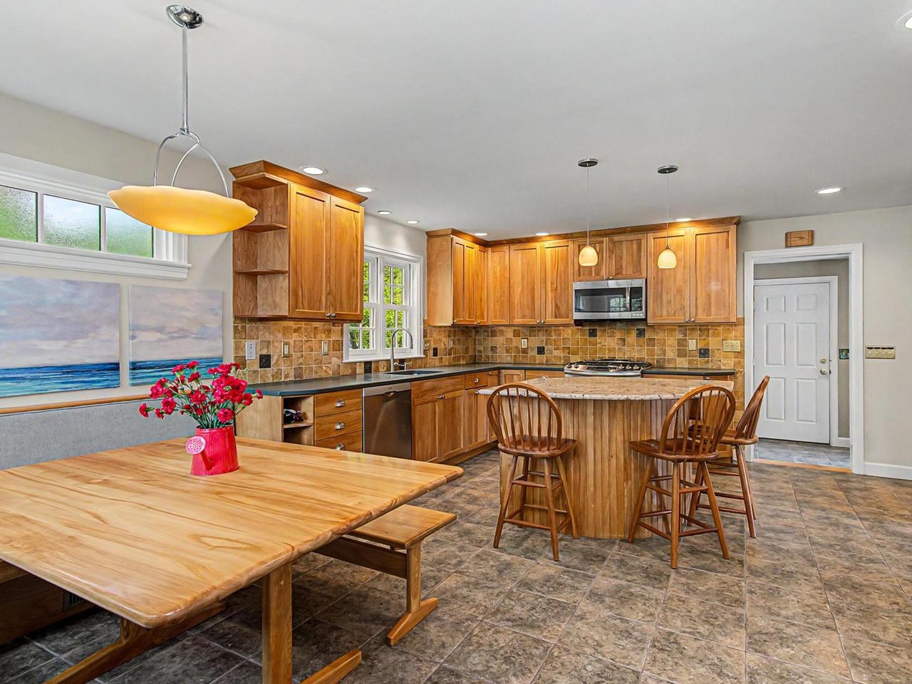 172 Deforest Road Burlington, VT 05401 - Photo 6 of 60