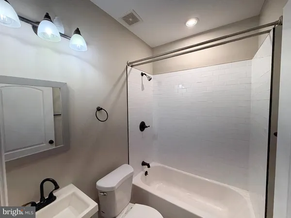 $1,050 | 4654 York Road, Unit 2, Baltimore, MD 21212