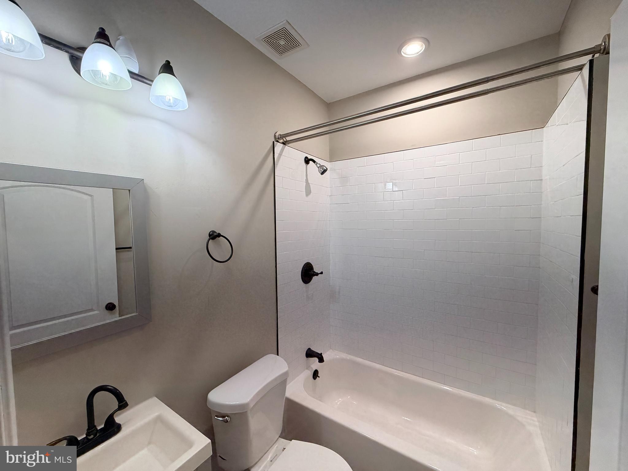 4654 York Road, Unit 2 Baltimore, MD 21212 - Photo 10 of 13 Bathroom