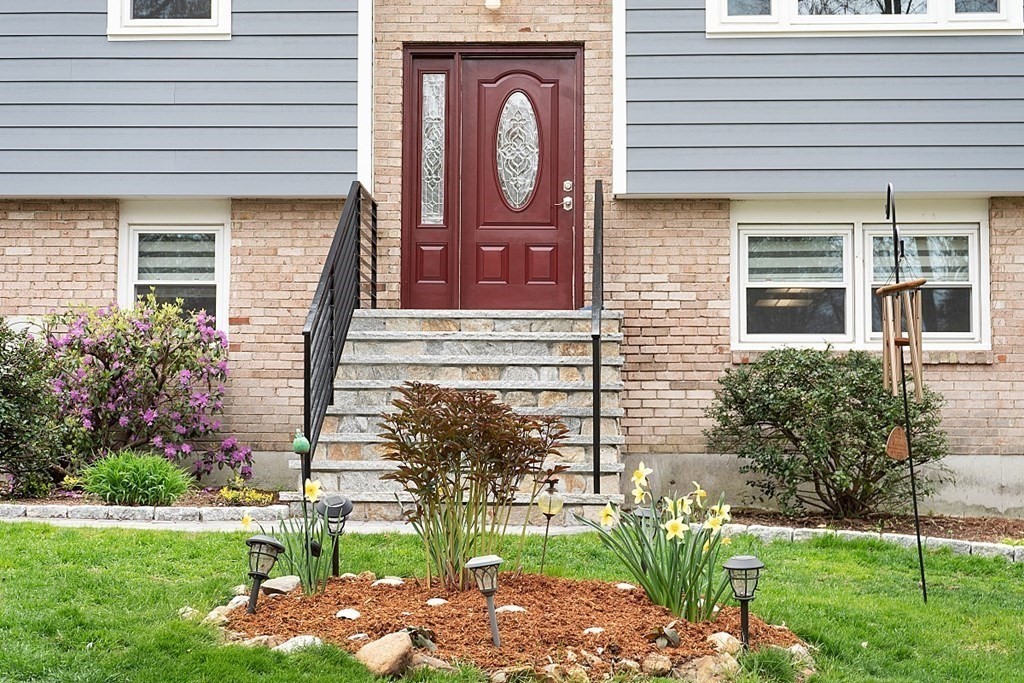 17 Russet Lane Marlborough, MA 01752 - Photo 4 of 38