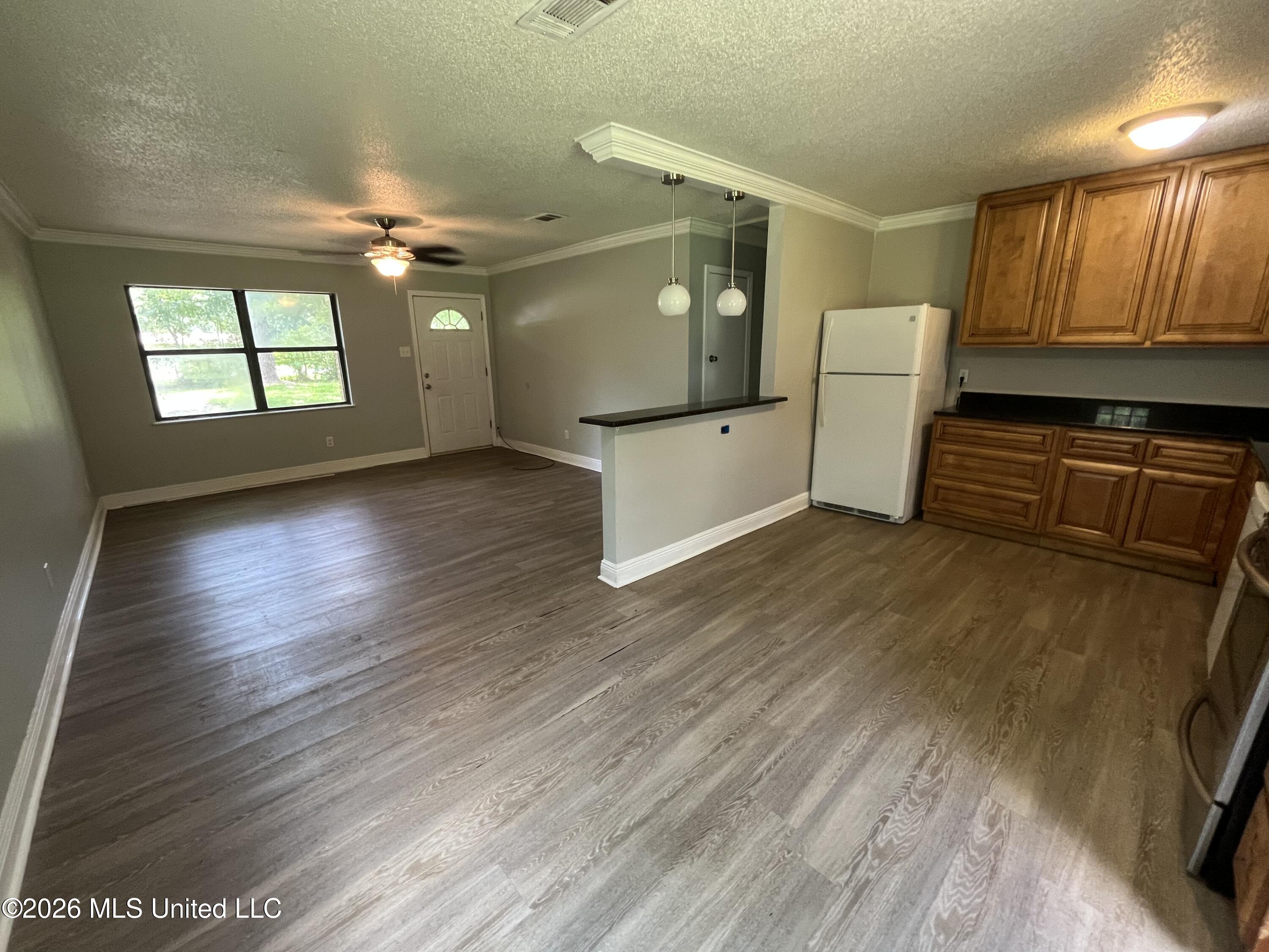 5601 Wildwood Road Moss Point, MS 39562 - Photo 6 of 11 IMG_2324