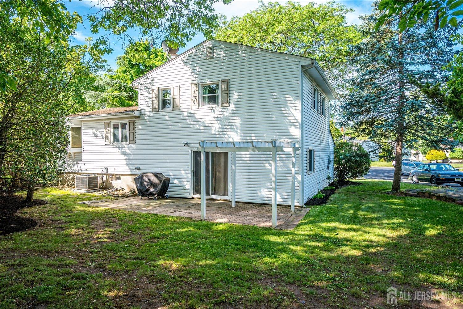 4 Augusta Court Edison, NJ 08820 - Photo 33 of 44