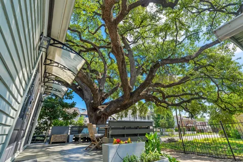 $995,000 | 2910 Houston Avenue, Houston, TX 77009