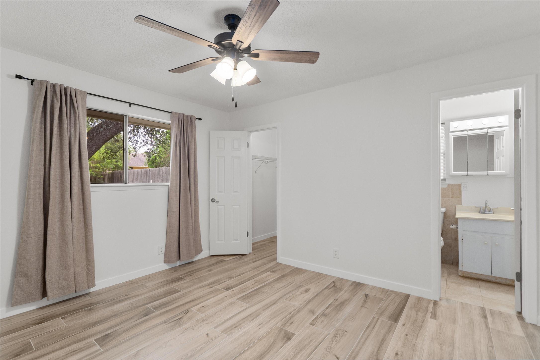 703 Huntingdon Place Austin, TX 78745 - Photo 13 of 28