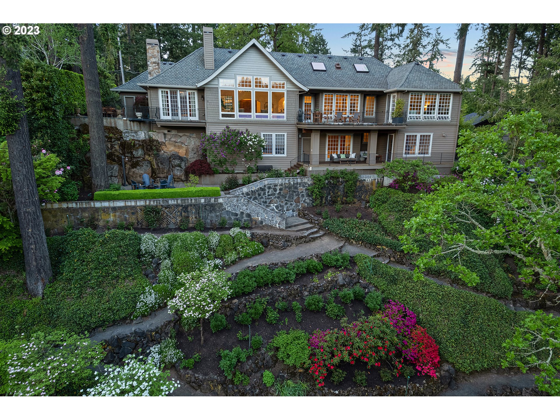584 Ridgeway Road Lake Oswego, OR 97034 - Photo 3 of 44 Gallery Image 3
