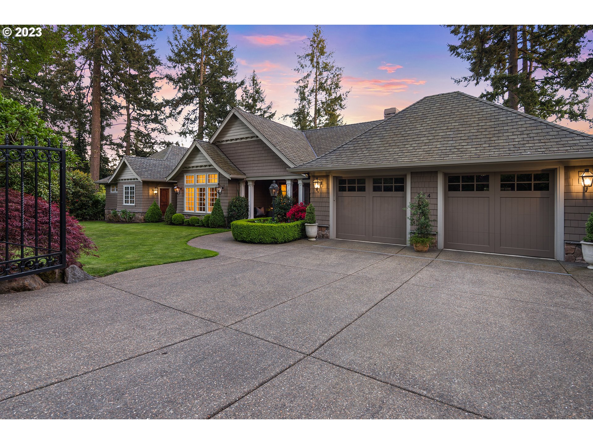 584 Ridgeway Road Lake Oswego, OR 97034 - Photo 4 of 44 Gallery Image 4