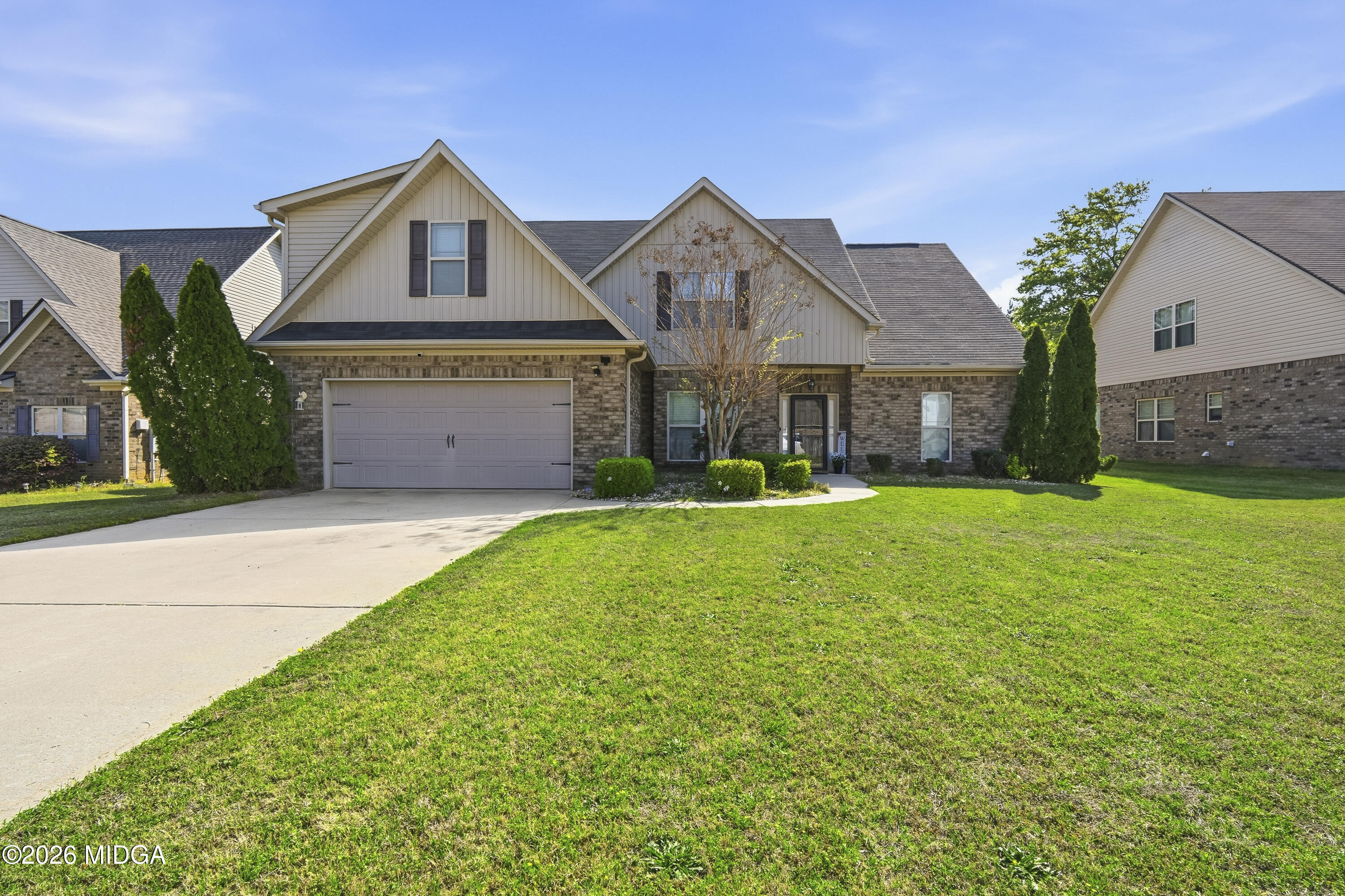 405 Stonecrest Court Macon, GA 31216 - Photo 45 of 45 front view of a house with a yard