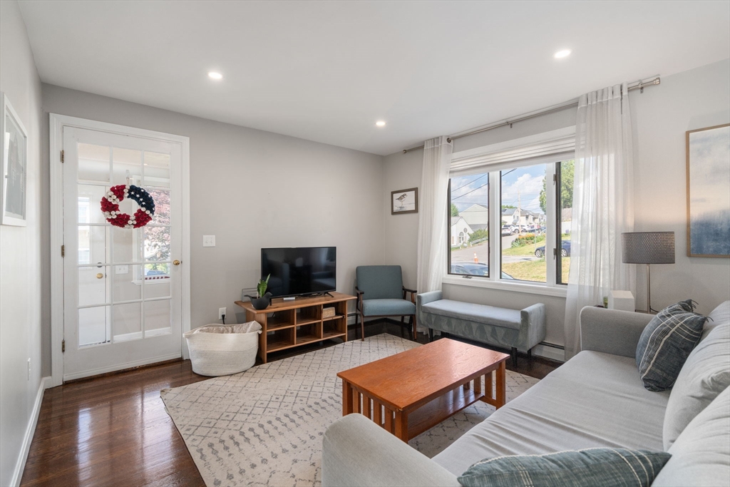 38 Overlook Road Waltham, MA 02451 - Photo 6 of 39