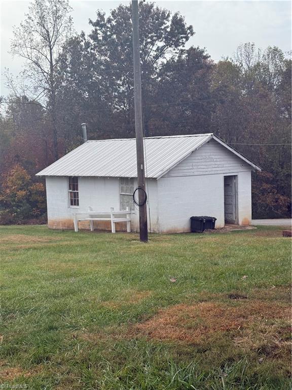 417 Ruritan Park Road North Wilkesboro, NC 28659 - Photo 4 of 19