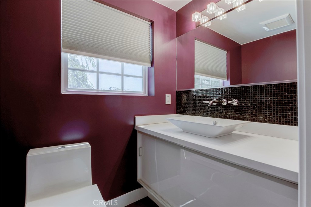 523 East Fairmount Road Burbank, CA 91501 - Photo 6 of 78 Guest bathroom