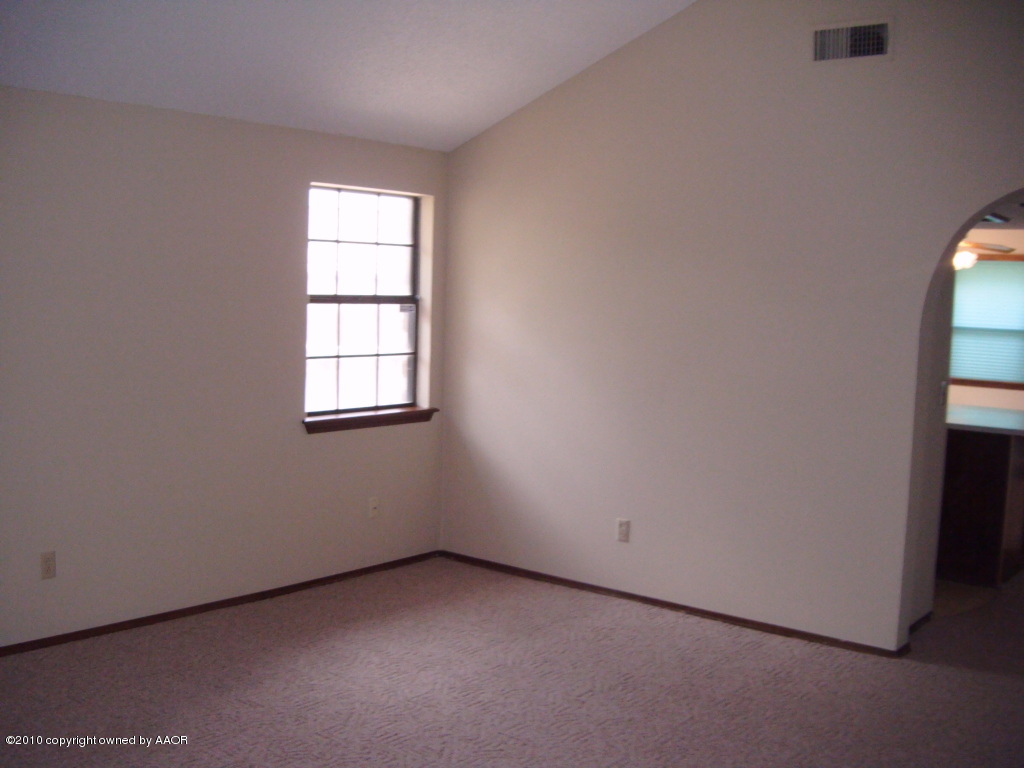 5105 Raindrop Lane Amarillo, TX 79110 - Photo 7 of 21 Living room v2