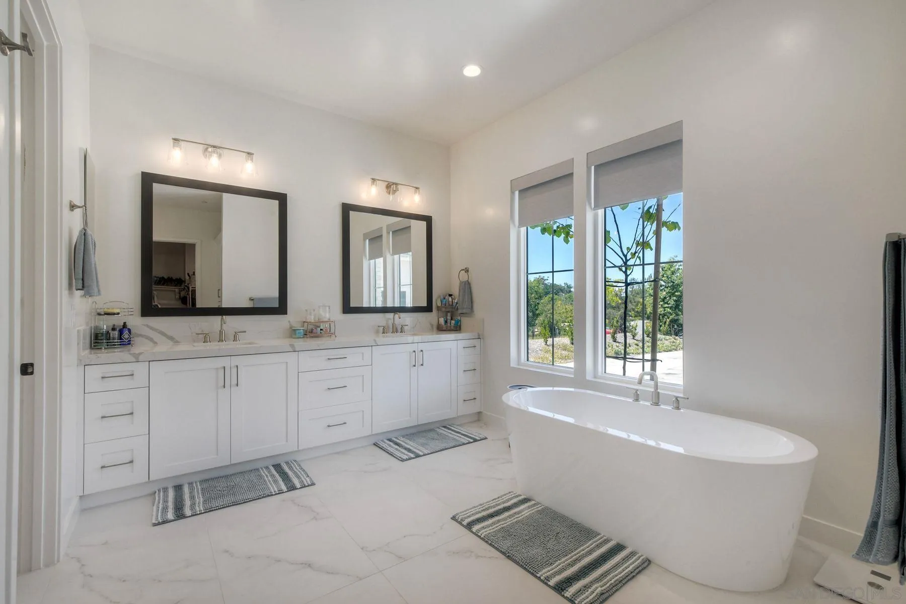 655 Hamilton Lane Escondido, CA 92029 - Photo 17 of 33 Primary Bath/Spa
