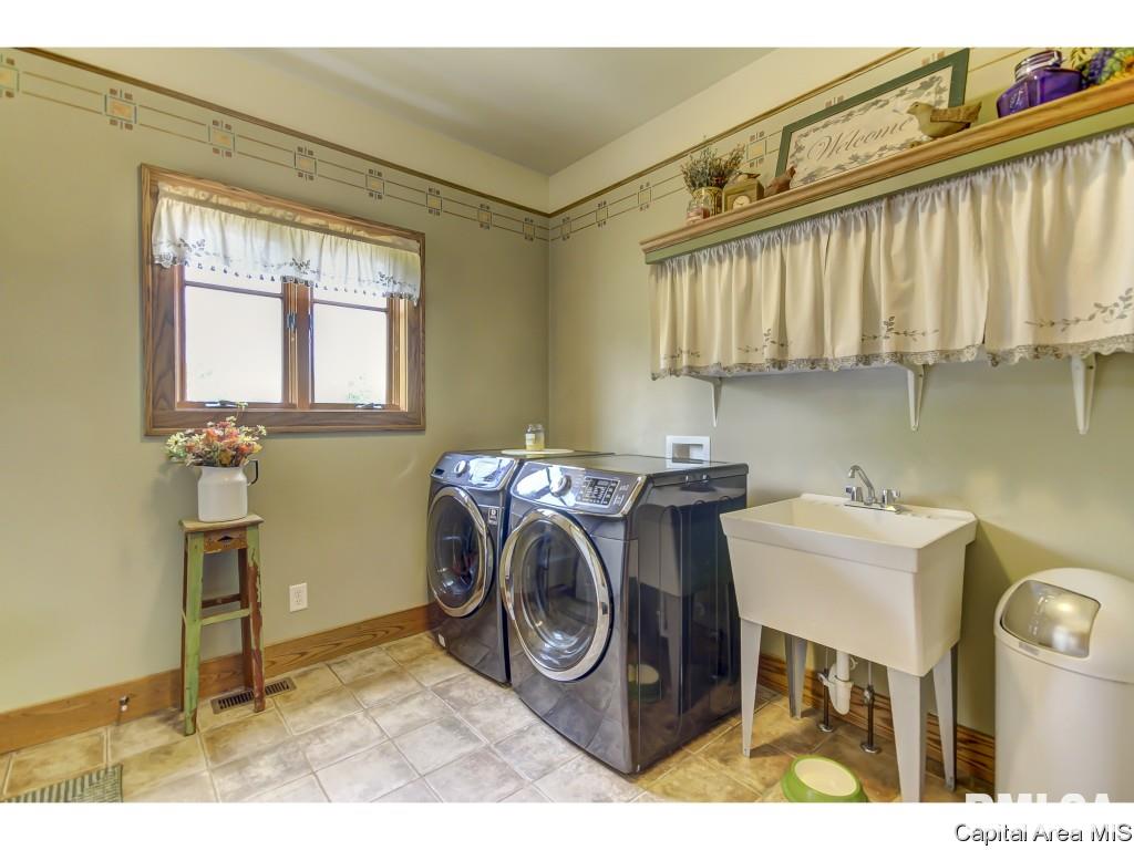 4819 Stagecoach Road Pleasant Plains, IL 62677 - Photo 12 of 36