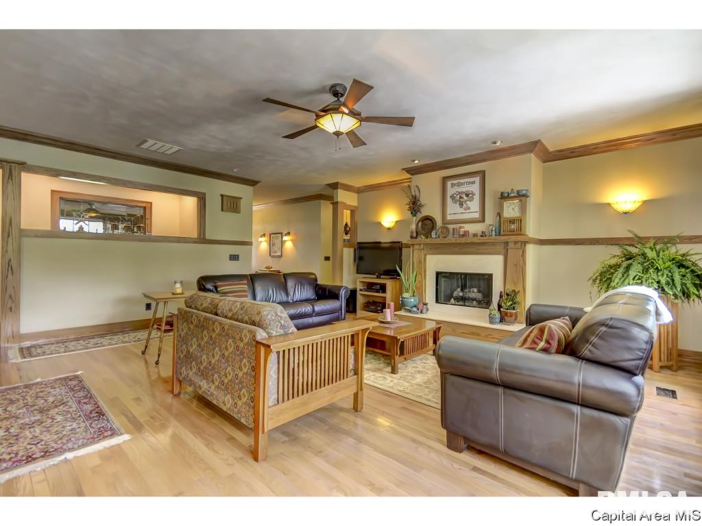4819 Stagecoach Road Pleasant Plains, IL 62677 - Photo 2 of 36