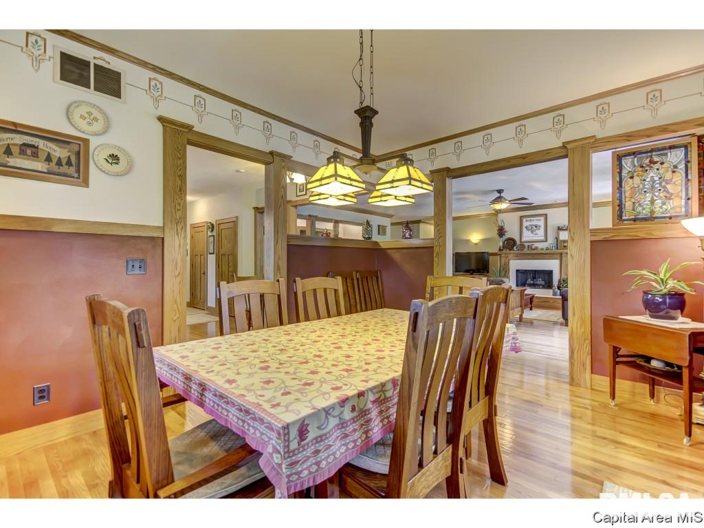 4819 Stagecoach Road Pleasant Plains, IL 62677 - Photo 7 of 36