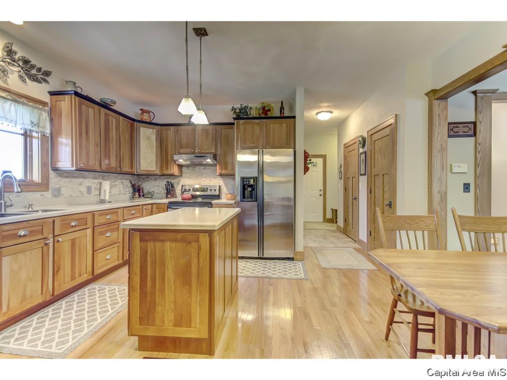 4819 Stagecoach Road Pleasant Plains, IL 62677 - Photo 10 of 36