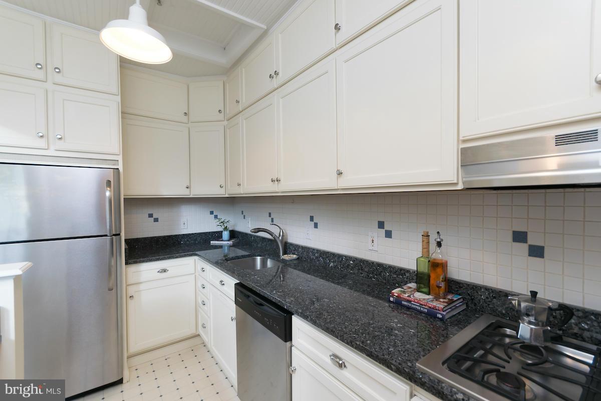 1863 Kalorama Road Northwest, Unit 4A Washington, DC 20009 - Photo 8 of 15 Kitchen