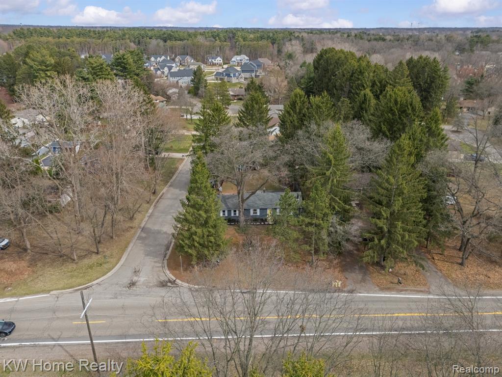 4215 Newton Road Walled Lake, MI 48390 - Photo 6 of 29 Gallery Image 6