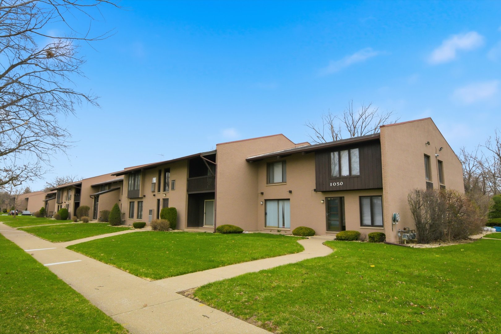 1050 Holbrook Road, Unit Q Homewood, IL 60430 - Photo 1 of 21